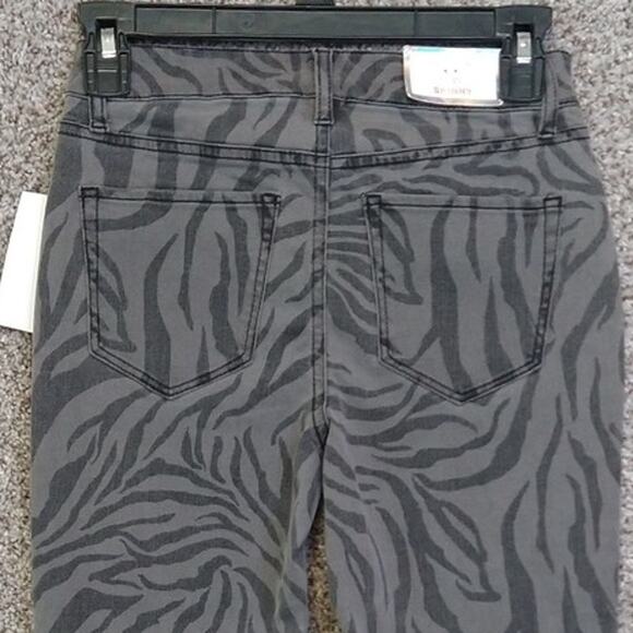 NWT Tinseltown Juniors Mid Rise Skinny Sz 1 Gray Zebra Jeans - Picture 3 of 12